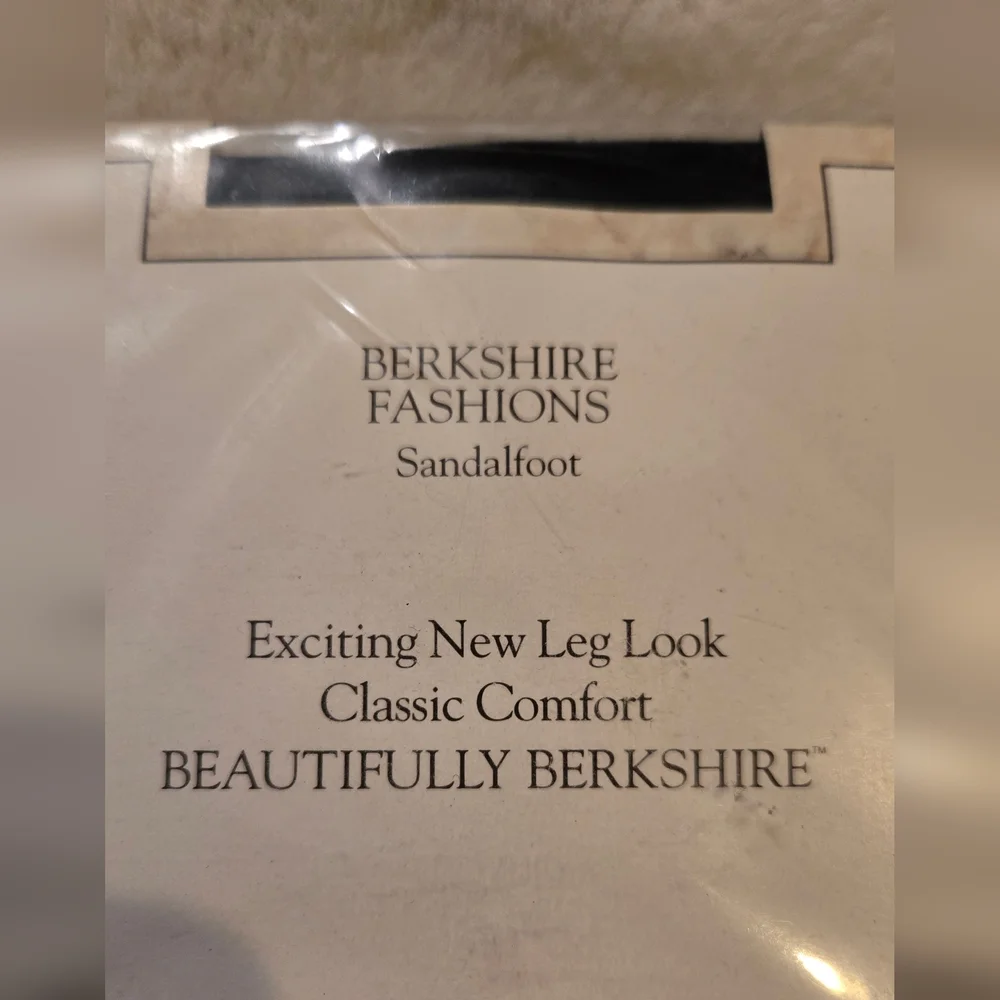 Beautifully Berkshire Lycra Opaque Control Top Sandalfoot 4620 Navy Sz 3-4 New